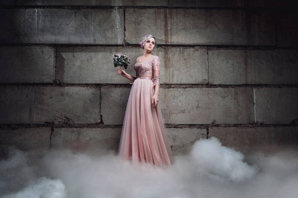 Невеста в розовом платье. 